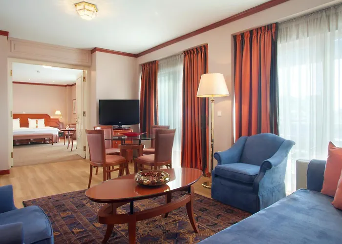 By Ihg