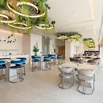 Ξενοδοχείο By Ihg 5*