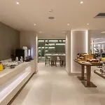 By Ihg Ξενοδοχείο
