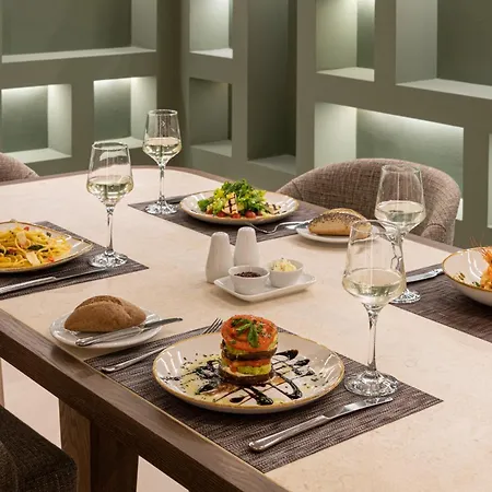 By Ihg Hotel Salonic