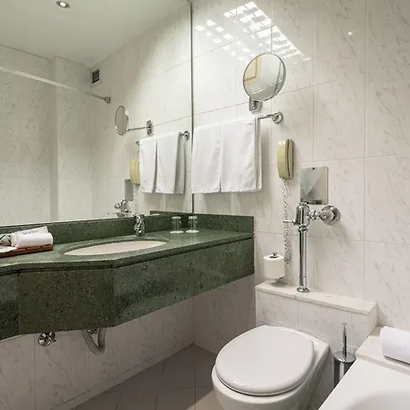 By Ihg