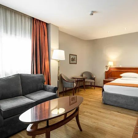 By Ihg