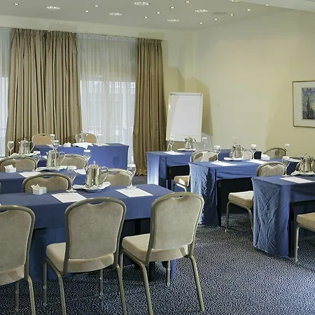 By Ihg