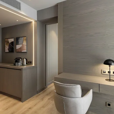 Хотел By Ihg 5*