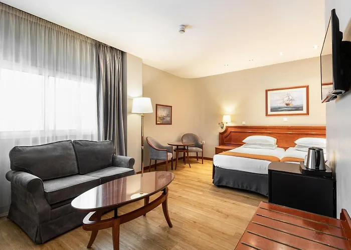 By Ihg