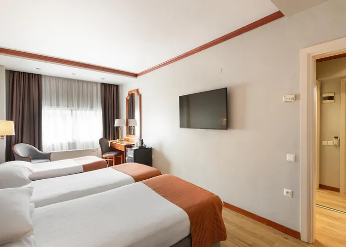 Hotel By Ihg 5*