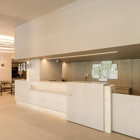 Hotel By Ihg