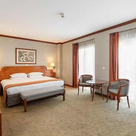 By Ihg