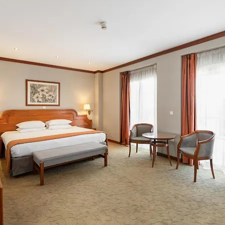 By Ihg 5*