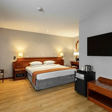 Hotel By Ihg