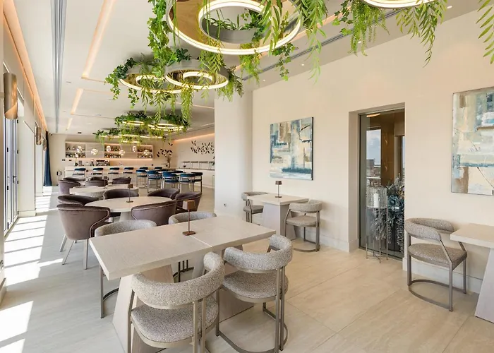 Hotel By Ihg 5*