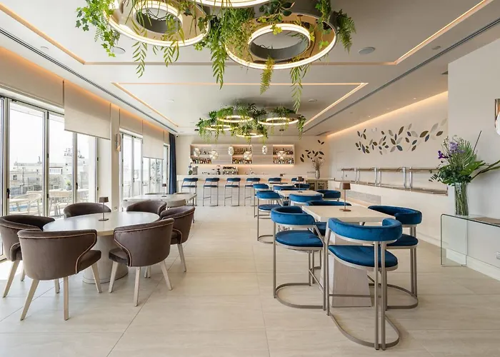 Hotel By Ihg