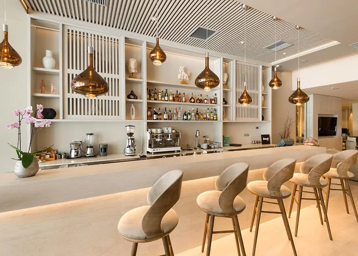 By Ihg