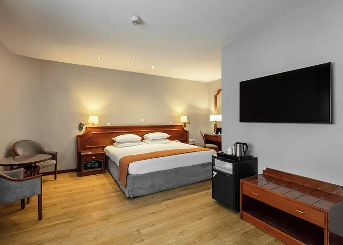 Hotel By Ihg